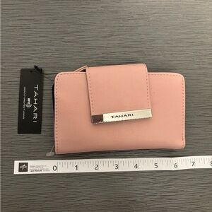 TAHARI: Soft pink wallet, never used!
